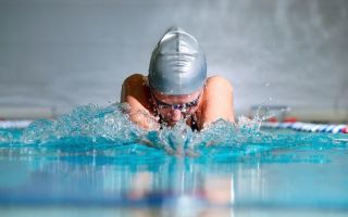 Как правильно плавать стилем брасс, а также полезные советы по технике и частые ошибки новичков