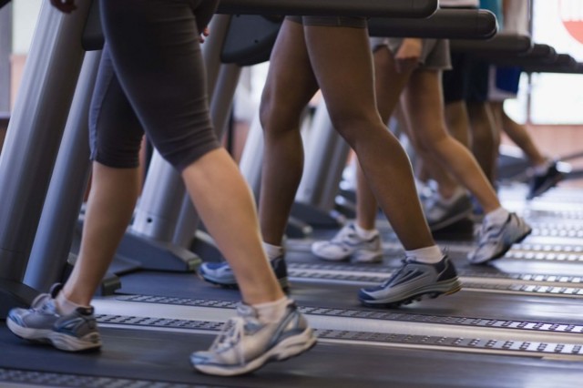 Бег на месте дома для похудения: польза и противопоказания, правила и разновидности бега, советы и отзывы