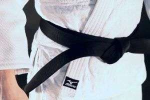 Как завязать пояс на кимоно для дзюдо: экипировка, описание двух способов завязывания, видео