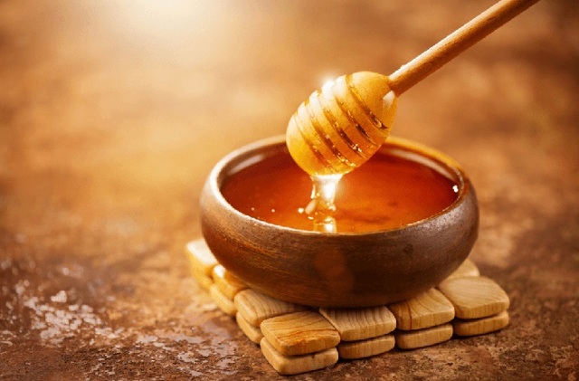 Мед: химический состав, калорийность в 100г и в чайной ложке, лечебные свойства и особенности