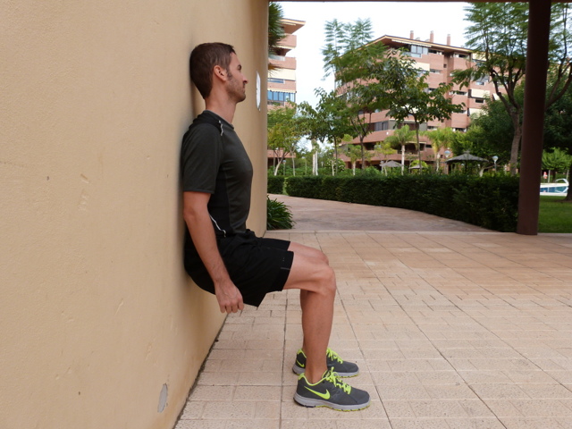 Какие мышцы работают при приседании? Как правильно качать мышцы ног?