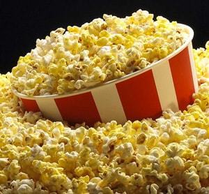 Сколько калорий содержится в сладком и соленом попкорне в кинотеатре, виды воздушной кукурузы, состав в БЖУ