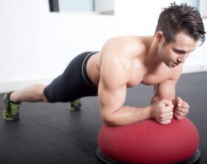 Упражнение планка для мужчин: техника и частота выполнения, польза для здоровья, противопоказания