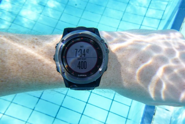 Самые хорошие часы для плавания в бассейне: популярные и качественные марки, их достоинства и недостатки