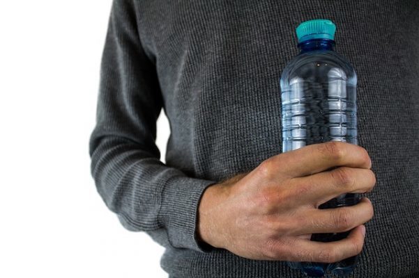Сколько воды надо пить в сутки человеку: питьевой режим, количество стаканов в день