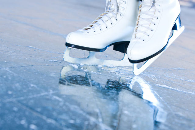 Советы, как быстро научиться кататься на коньках, выбор коньков и первые упражнения на льду