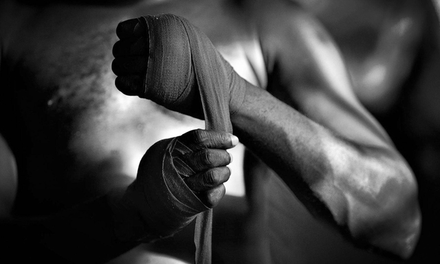 Бинты для бокса: виды, особенности, как их правильно наматывать на руки