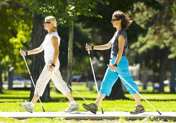 Отзывы о скандинавской ходьбе с палками для начинающих с целью похудения, помогает ли похудеть